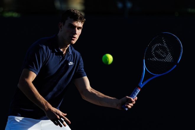 露了一定短 露了一定短