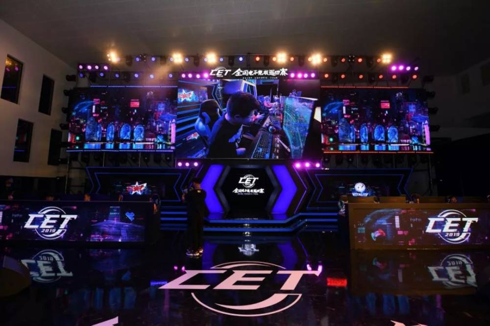 展现出了其 展现出了其