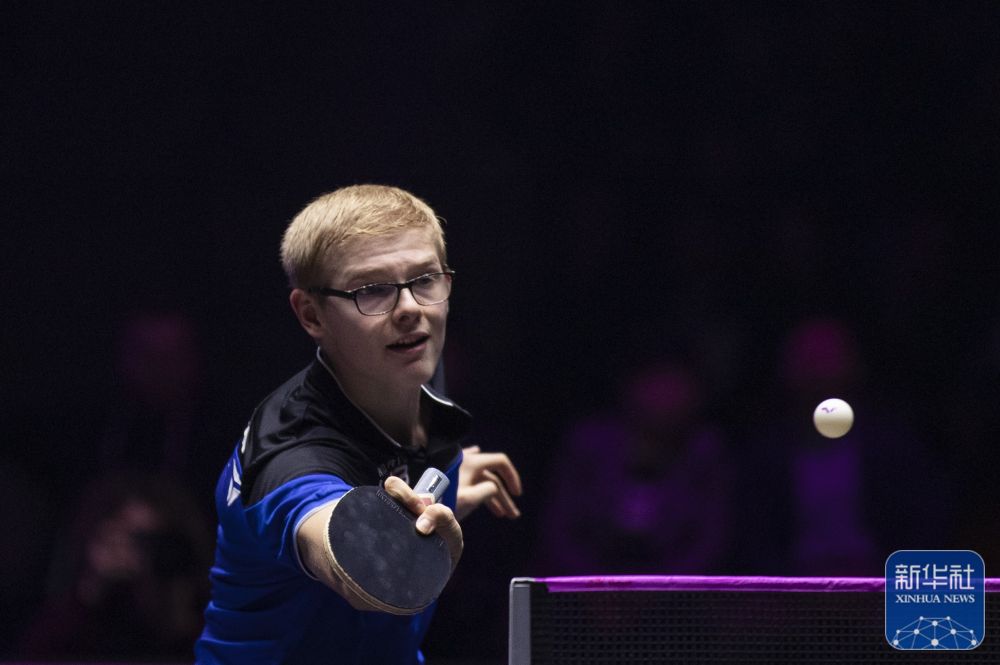 一名极具潜 一名极具潜